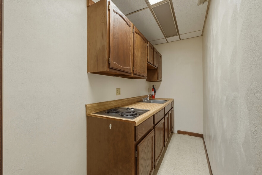 More Photos Of 3122 7th Ave, Charleston Office For Lease