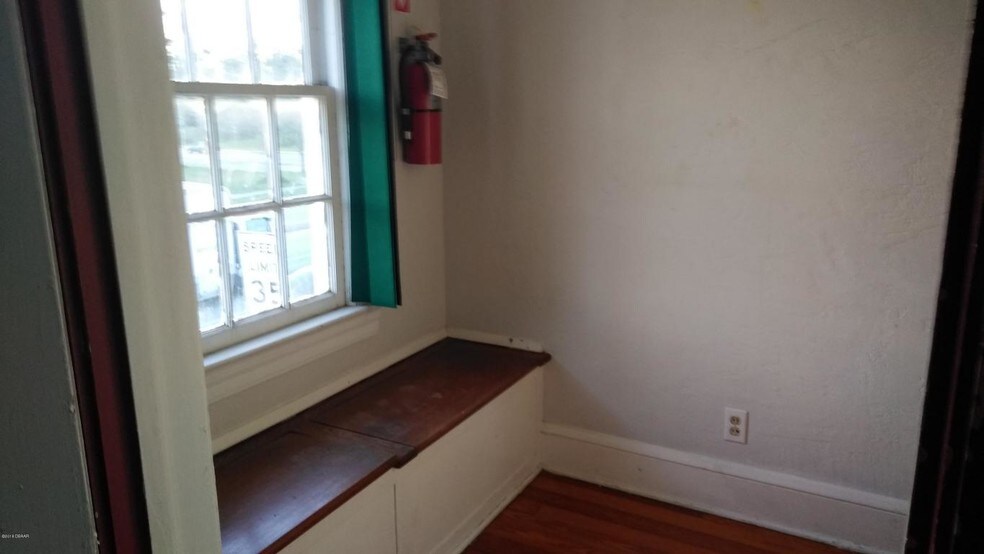 More Photos Of 429 N Ridgewood Ave, Daytona Beach Office For Sale