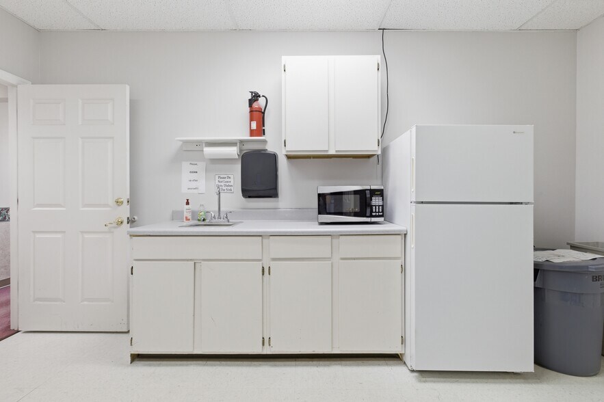 More Photos Of 104-176 Cude Ln, Madison Medical For Lease