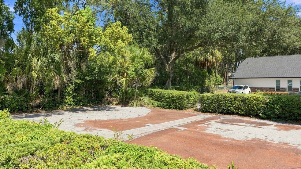 More Photos Of 1112 NE 36th Ave, Ocala Office For Sale