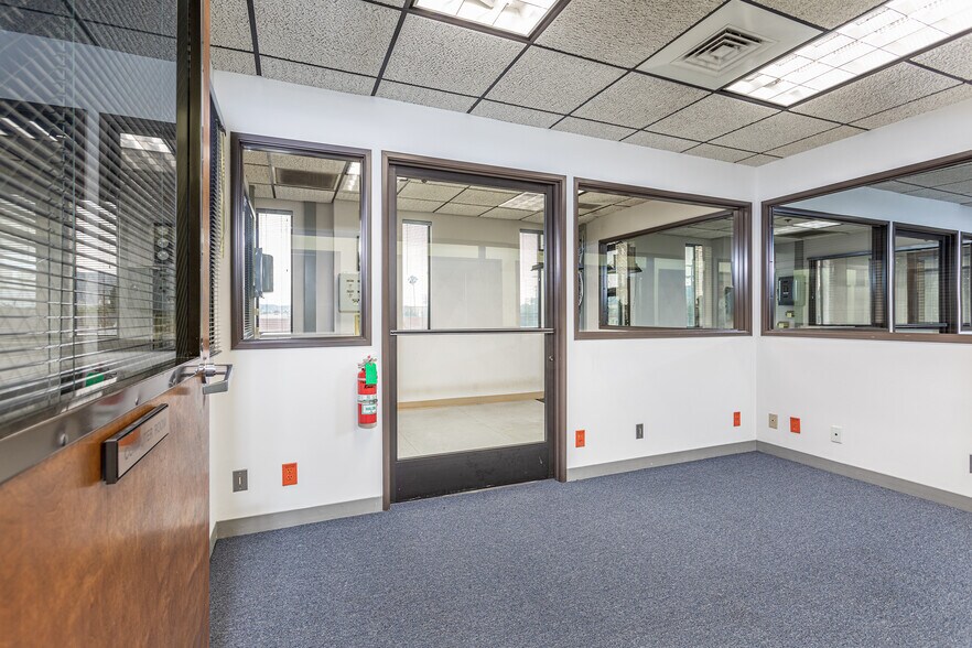 More Photos Of 132-142 W Verdugo Ave, Burbank Unknown For Lease