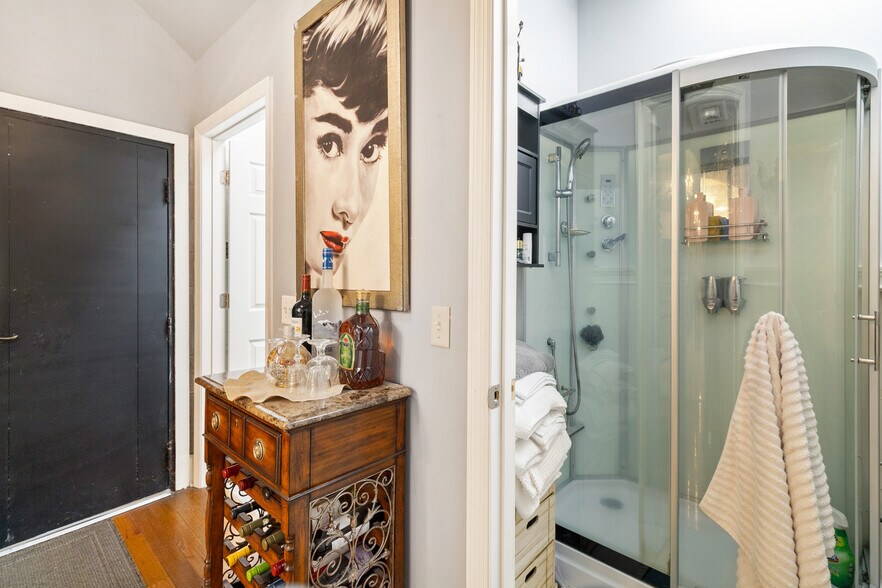 More Photos Of 395 S Ocoee St, Cleveland Showroom For Sale