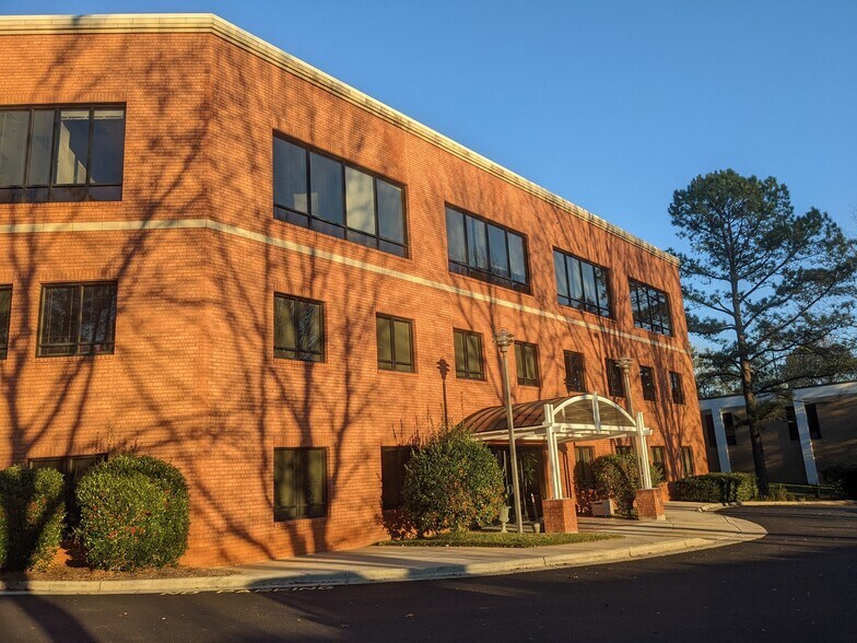 More Photos Of 8024 Glenwood Ave, Raleigh Coworking Space