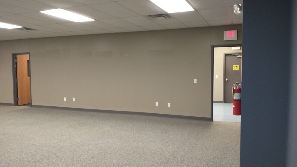More Photos Of 171 S Lester Ave, Sidney Warehouse For Lease