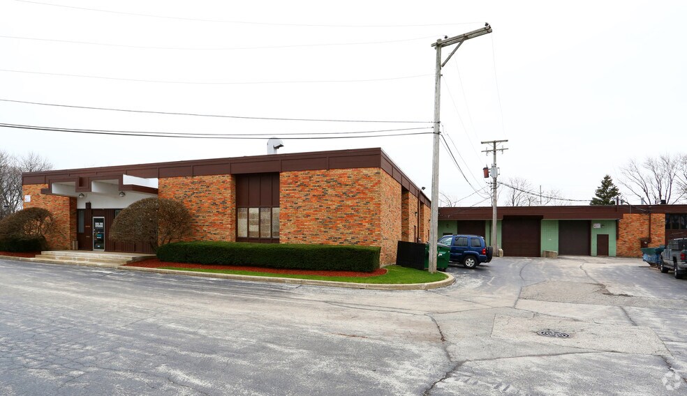 More Photos Of 110 S River Rd, Des Plaines Warehouse For Lease
