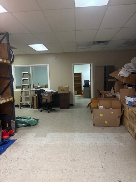 More Photos Of 4106-4112 S Commerce Dr, Murray Light Manufacturing For Lease