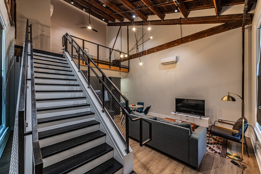 More Photos Of 1405 S Flores St, San Antonio Storefront Retail Residential For Sale