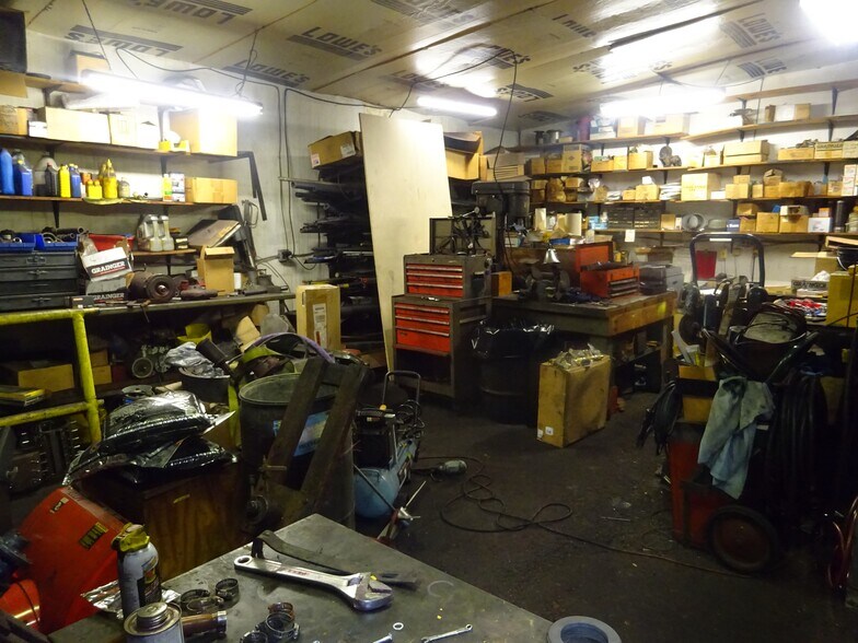 More Photos Of 3146 Marion St, Laureldale Manufacturing For Sale