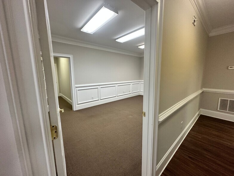 More Photos Of 327 Dahlonega St, Cumming Medical For Sale