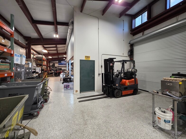 More Photos Of 16 Finch St, Hilton Head Warehouse For Sale