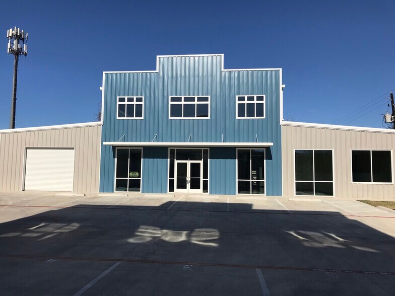 More Photos Of 11215 Conroy Ln, Austin Showroom For Lease