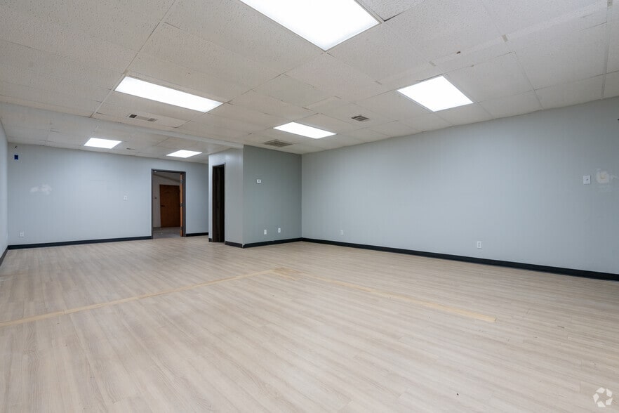 More Photos Of 1510 Randolph St, Carrollton Unknown For Lease