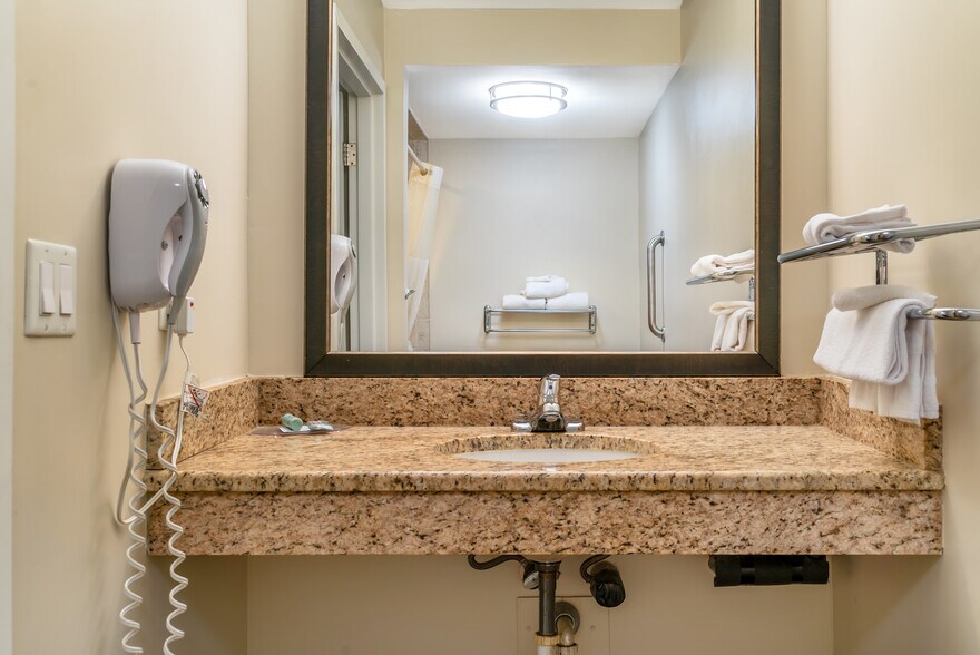 More Photos Of 10087 E Highland Rd, Hartland Hotel For Sale