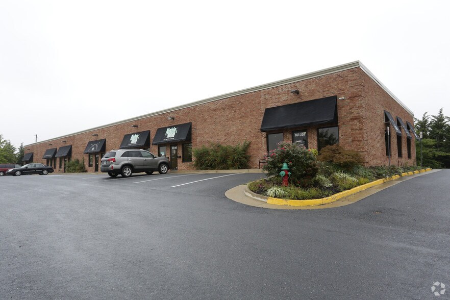 More Photos Of 161 Prosperity Dr, Winchester Showroom For Lease