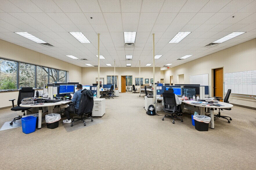 More Photos Of 7624 Boone Ave N, Brooklyn Park Manufacturing For Sale