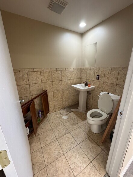 More Photos Of 3030 Kettering Blvd, Moraine General Retail For Sale