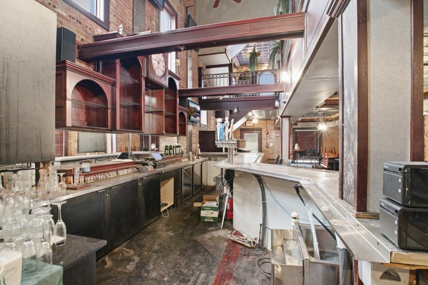 More Photos Of 297 Franklin St, Buffalo Restaurant For Lease