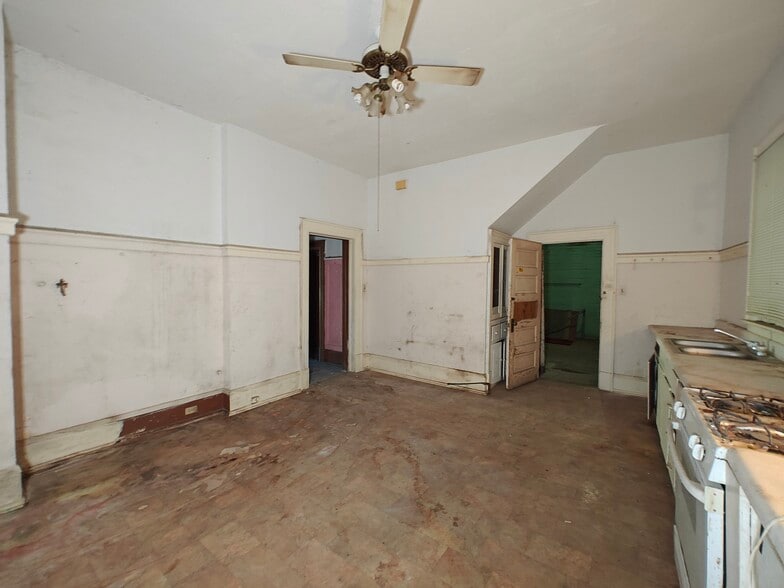 More Photos Of 2020 N Main St, Jacksonville Specialty For Sale