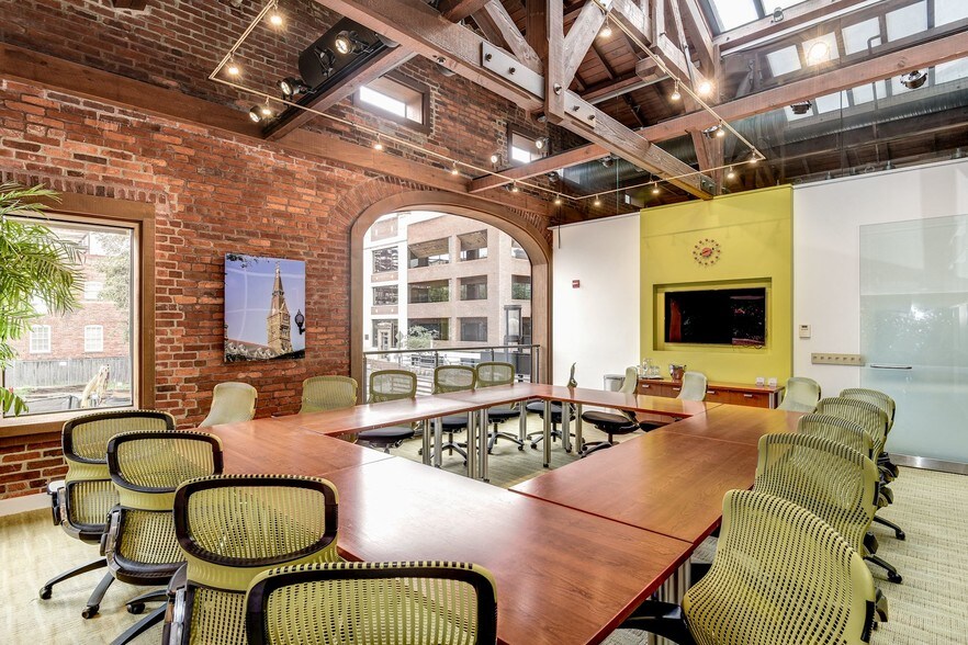 More Photos Of 1050 30th St NW, Washington Coworking Space