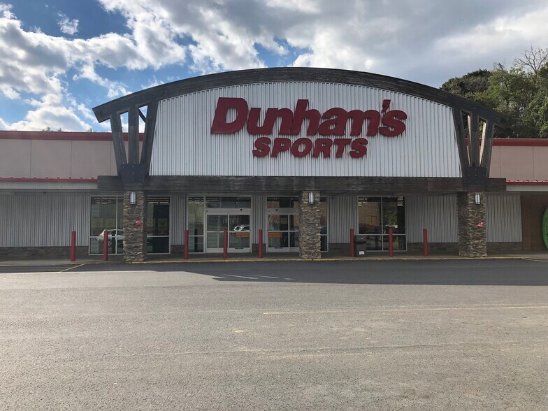 More Photos Of 224 N Logan Blvd, Burnham Unknown For Lease