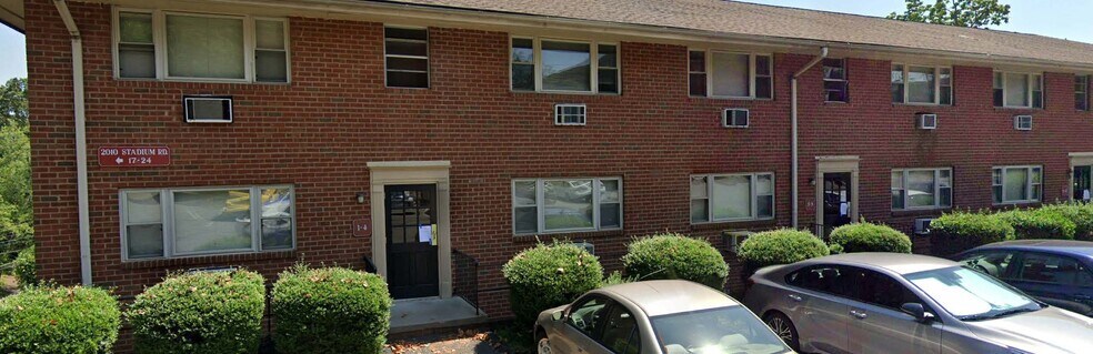 More Photos Of 2006 Stadium Rd, Charlottesville Apartments For Sale