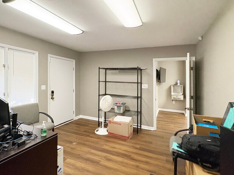 More Photos Of 4371 Charlotte Hwy, Clover Office For Sale
