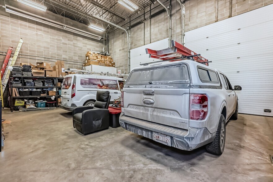 More Photos Of 9040-9058 22nd Ave SW, Edmonton Showroom For Sale