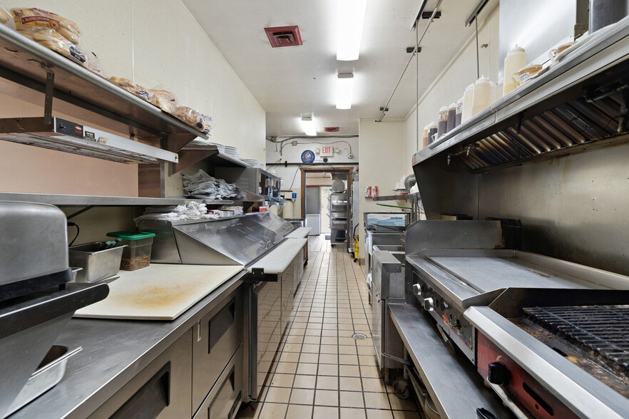 More Photos Of 8826 Gratiot Ave, Columbus Restaurant For Sale