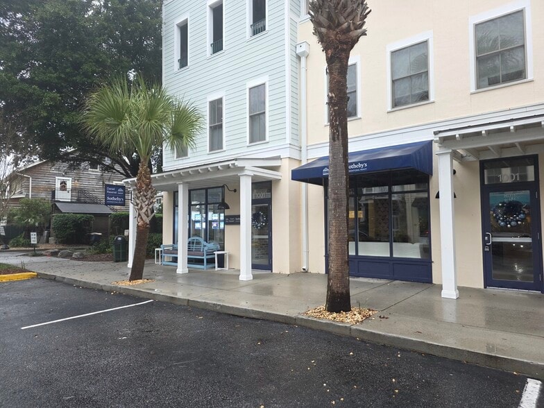 More Photos Of 6 Promenade St, Bluffton Storefront Retail Residential For Sale