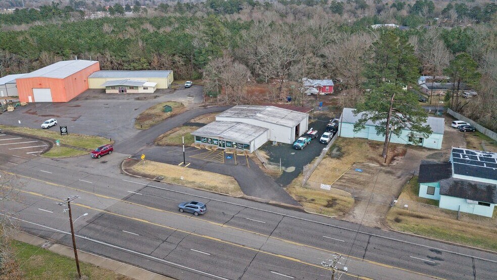 More Photos Of 2216 N Timberland Dr, Lufkin Industrial For Lease