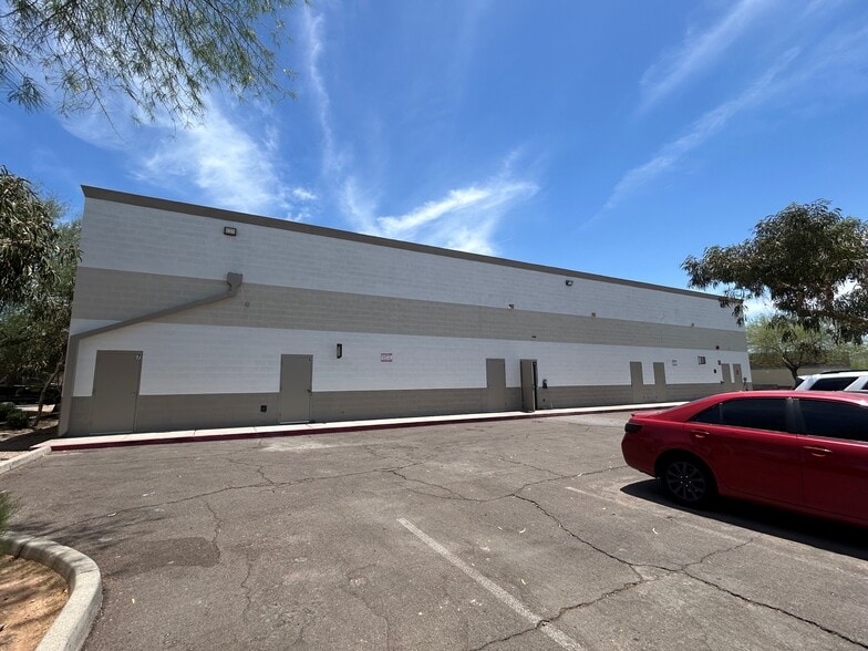 More Photos Of 17220 N 19th Ave, Phoenix General Retail For Lease