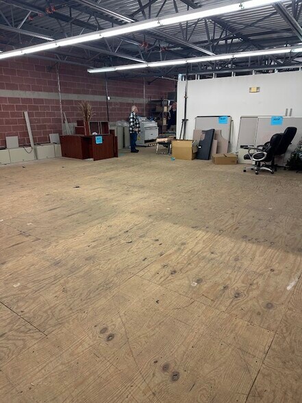 More Photos Of 13 Delta Dr, Londonderry Light Manufacturing For Sale