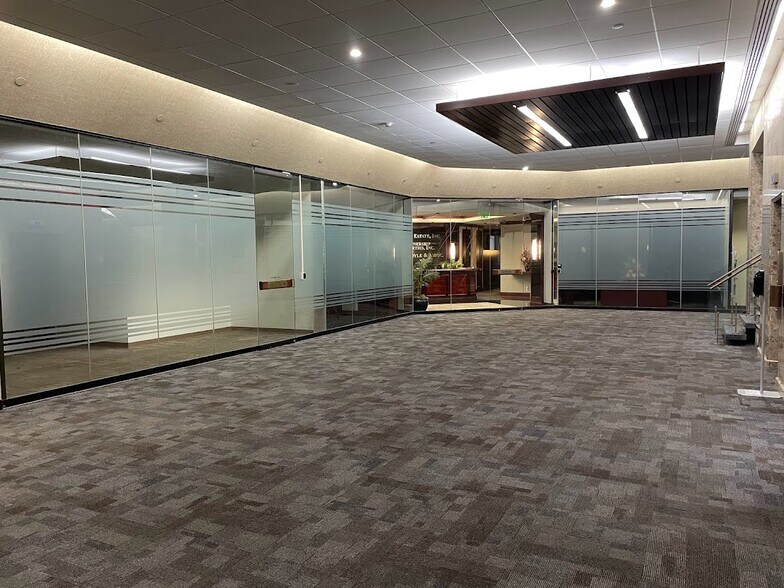 More Photos Of 100 S Salina St, Syracuse Office For Lease