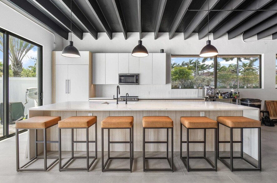 More Photos Of 3351 N Federal Hwy, Delray Beach Office For Lease