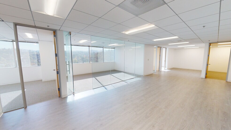 More Photos Of 15760 Ventura Blvd, Encino Office For Lease