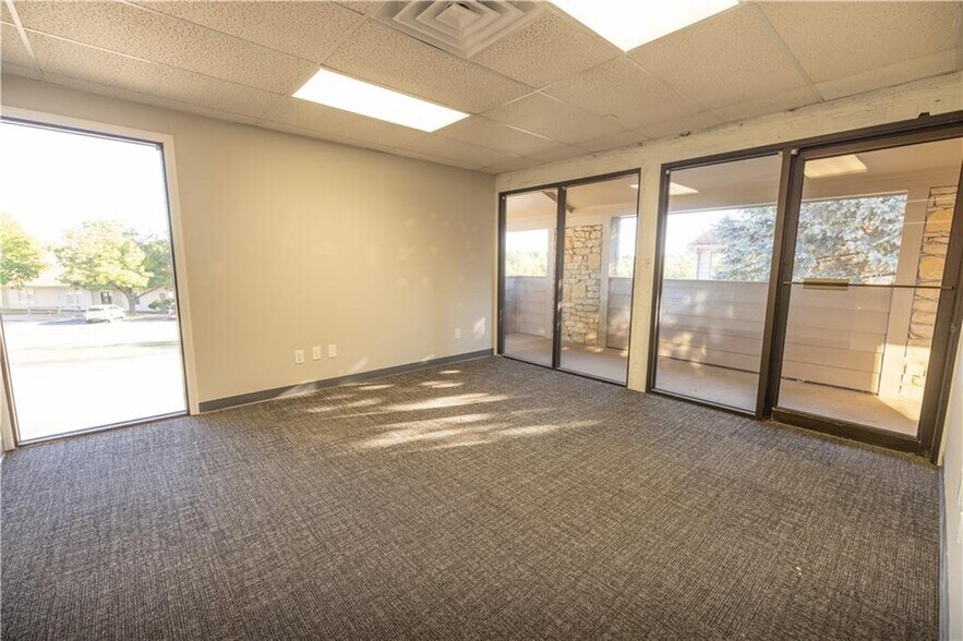 More Photos Of 4216 S Hocker Dr, Independence Office For Sale