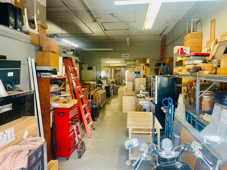 More Photos Of 4840-4860 N Dixie Hwy, Oakland Park Warehouse For Sale