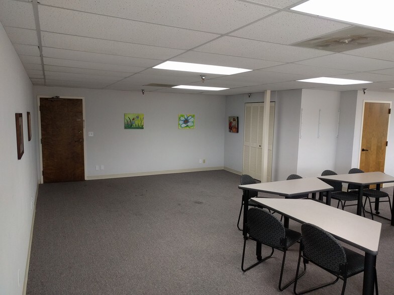 More Photos Of 1975 Soquel Dr, Santa Cruz Office For Lease