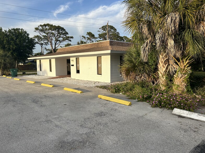 More Photos Of 695 Old Englewood Rd, Englewood Medical For Lease