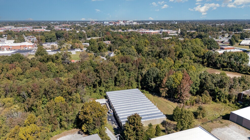 More Photos Of 1308 Starr Dr, High Point Service For Lease