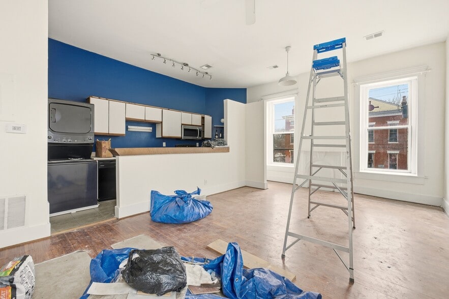 More Photos Of 1160-1164 S Brook St, Louisville Storefront Retail Office For Sale