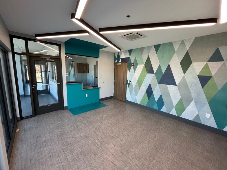 More Photos Of 6450 Central Park Blvd, Abilene Office For Sale