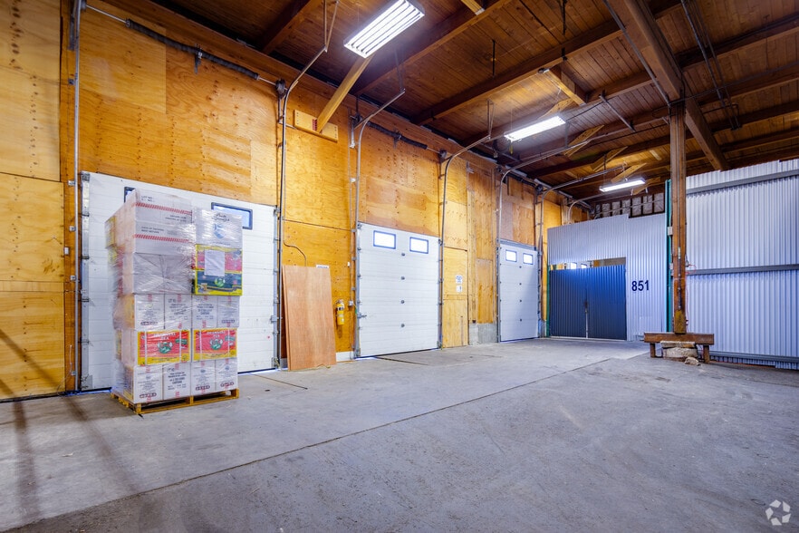 More Photos Of 12140-12160 103A Av, Surrey Warehouse For Lease