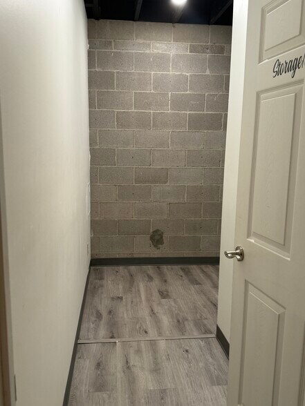 More Photos Of 921 W Maple Ave, Duncan Office For Lease