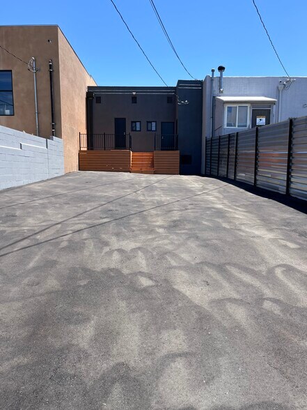 More Photos Of 10039-10041 Commerce Ave, Tujunga Storefront For Sale