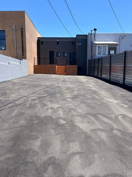 More Photos Of 10041 Commerce Ave, Tujunga Storefront For Sale