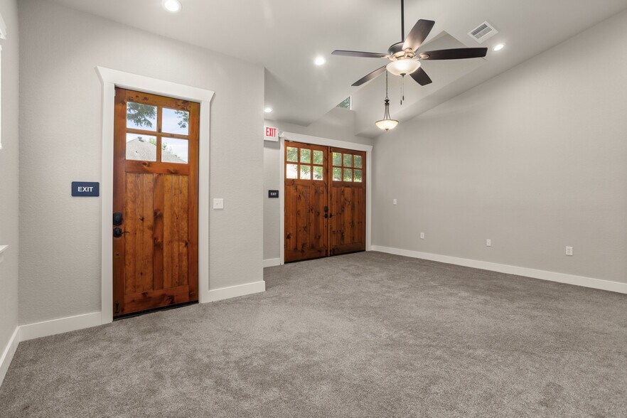 More Photos Of 303 E Broad St, Mansfield Office For Lease