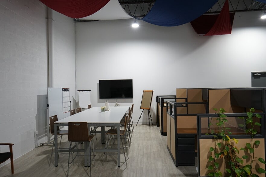 More Photos Of 1432 E Newport Center Dr, Deerfield Beach Warehouse For Lease