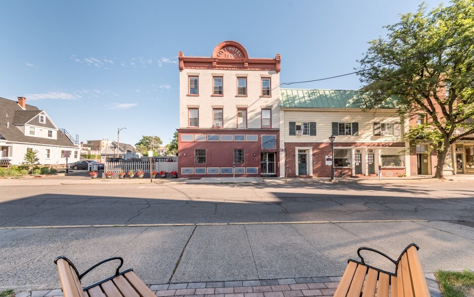 More Photos Of 11 Main St, Kingston Restaurant For Sale