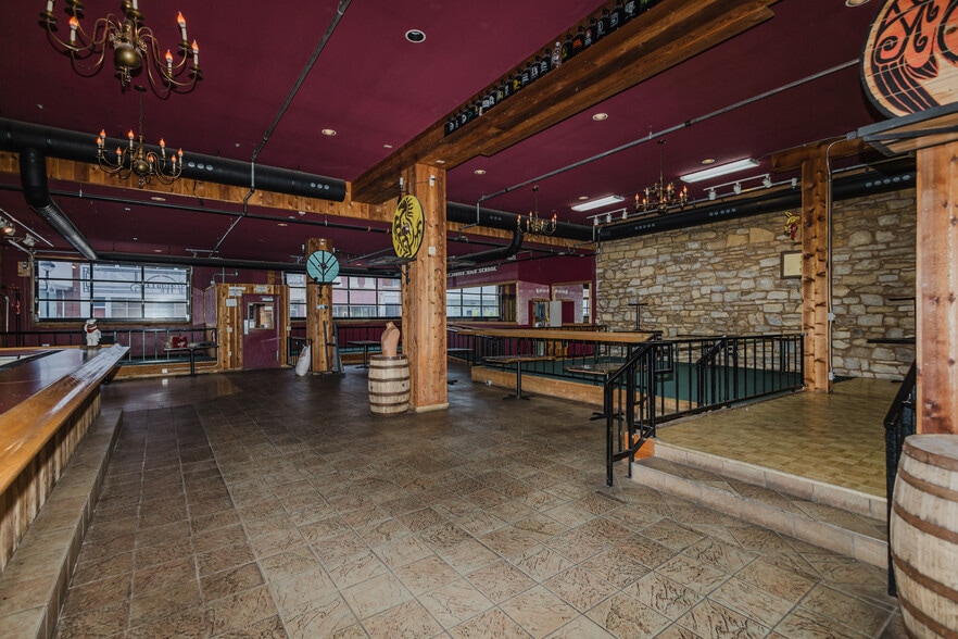 More Photos Of 830 N Kansas Ave, Topeka Bar For Sale